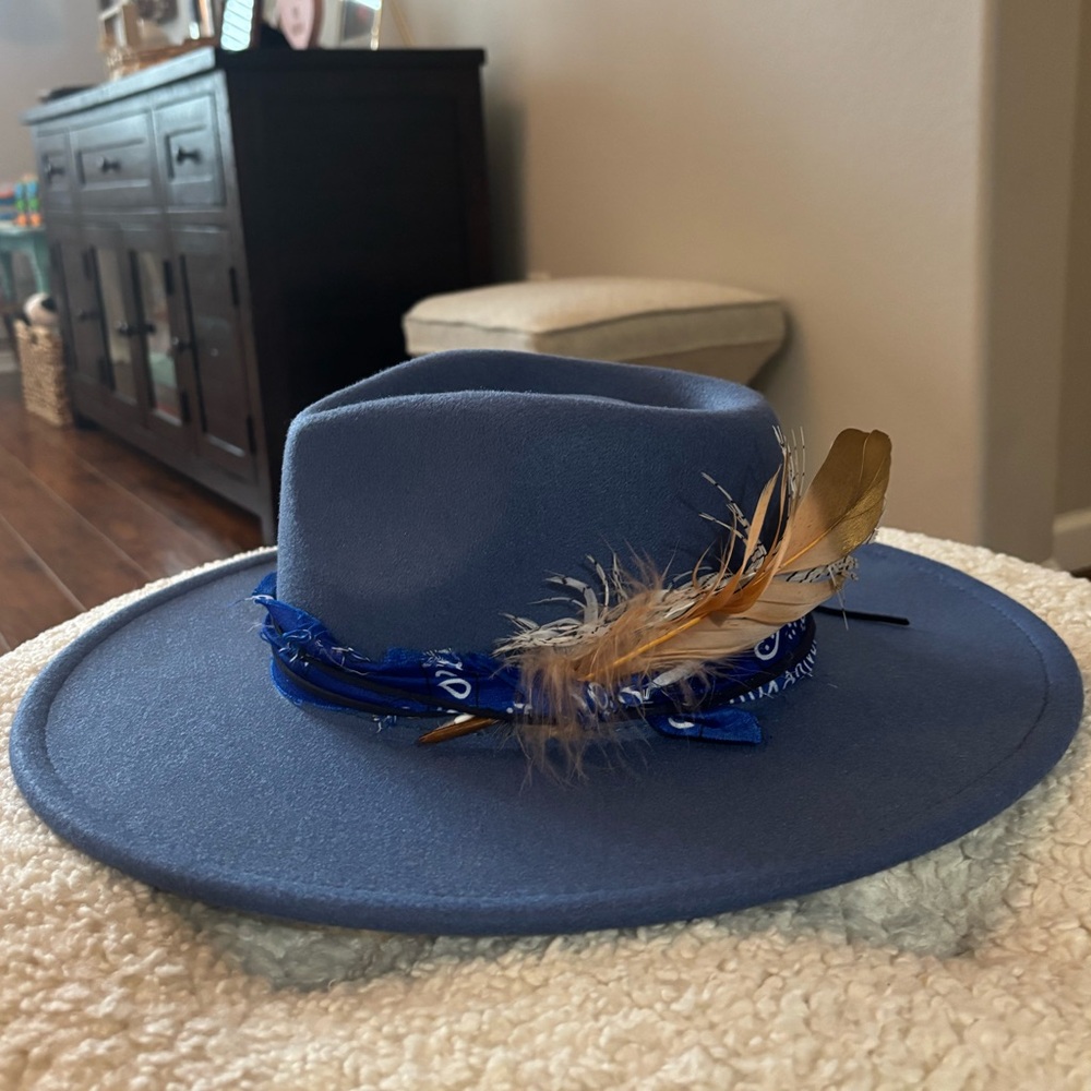 Hand designed festival hat. Cowgirl fedora
Felt western rodeo adjustable NEW